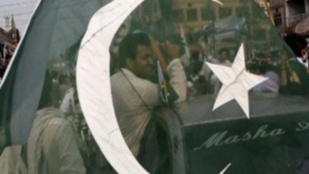 پاکستان: بمب انتحاری مدرسه دینی؛ کشته شدن رهبر مذهبی و 6 زائر